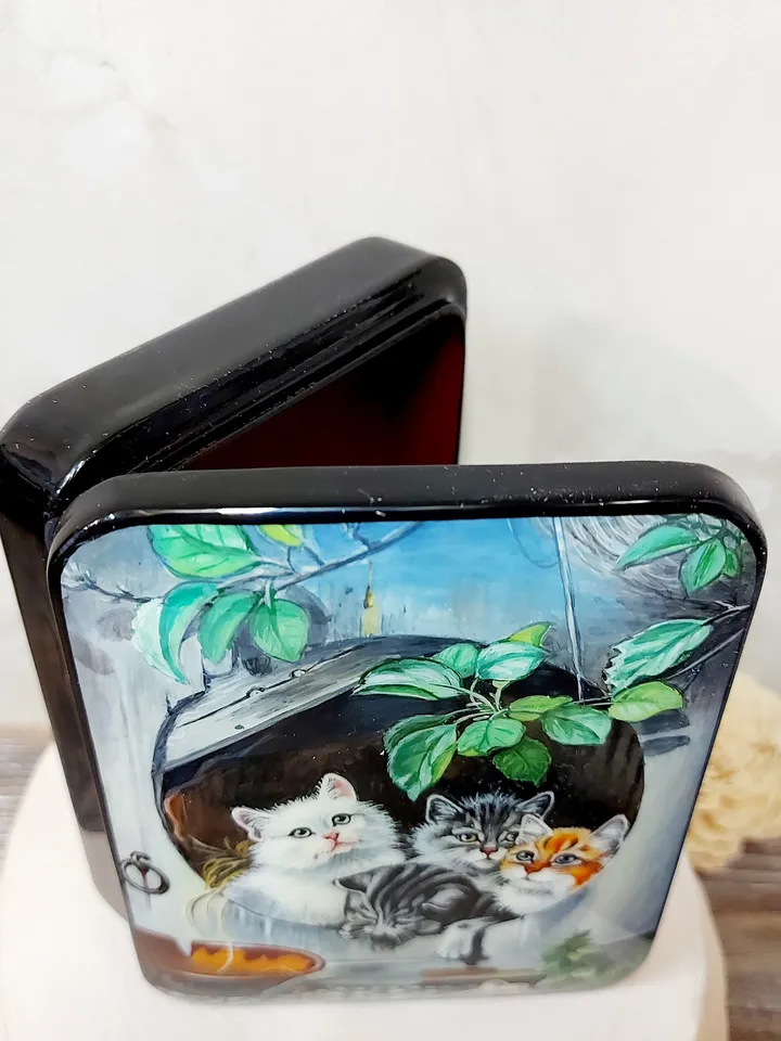 Hand-painted Lacquer box "Kittens" Miniature painting Beautiful work Jewelry box Mother-of-pearl made of Papier-mache Art gift Fedoskino