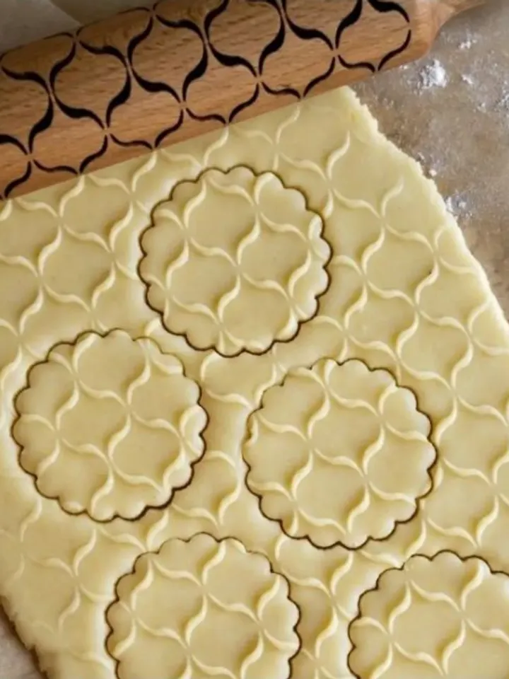 Rolling pin for cookies and clay Embossed rolling pin for cookies, gingerbread, dough, kitchen roller, wooden rolling