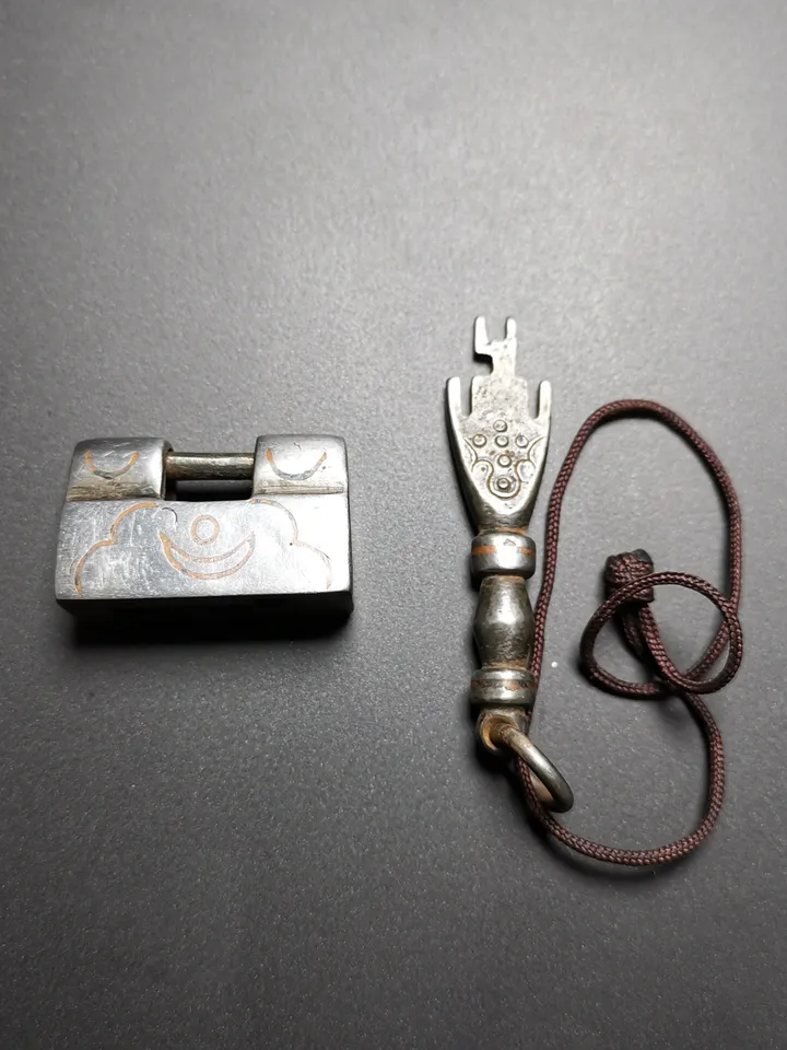 Gandhanra Handmade Antique Design Iron Padlock Amulet From Tibetan, Prefect Mini Lock for Home Decor / Suitcase