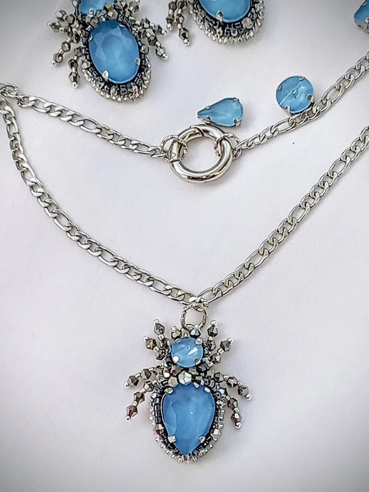Handmade silver crystal spider necklace, insect jewelry set, witchy familiar, whitchy necklace jewelry set, spider gift, halloween jewelry