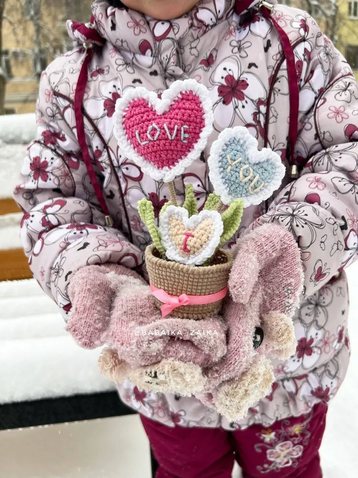 PDF Heart Plant Crochet Pattern, Amigurumi Flowers-hearts Pattern Small Toy Pattern Plant Pattern heart decor pattern Valentine's Day gift