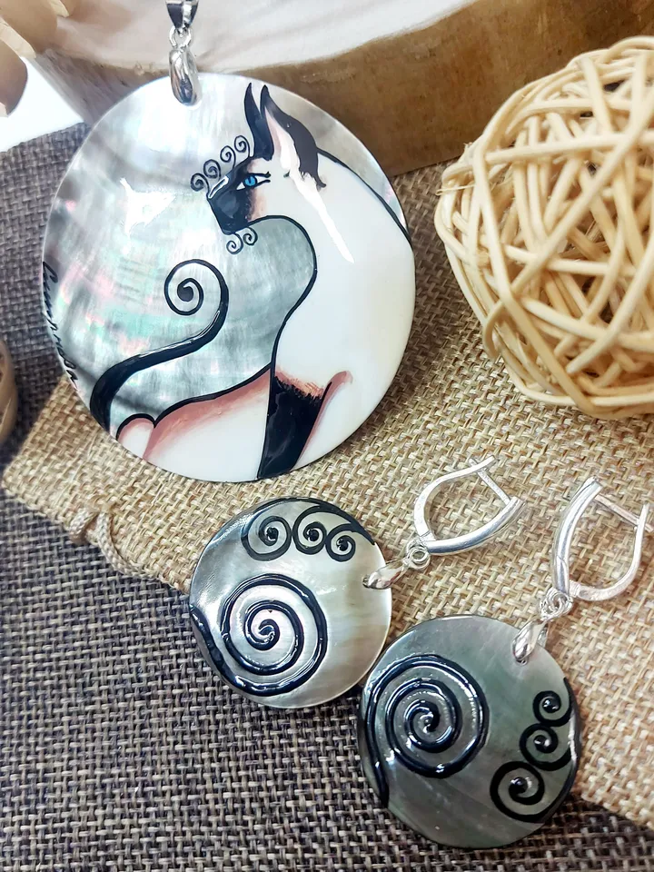 Whimsical Siamese Cat Jewelry Set: Hand-Painted Pendant and Spiral Earrings - Embodying the Grace and Intrigue of Siamese Cats
