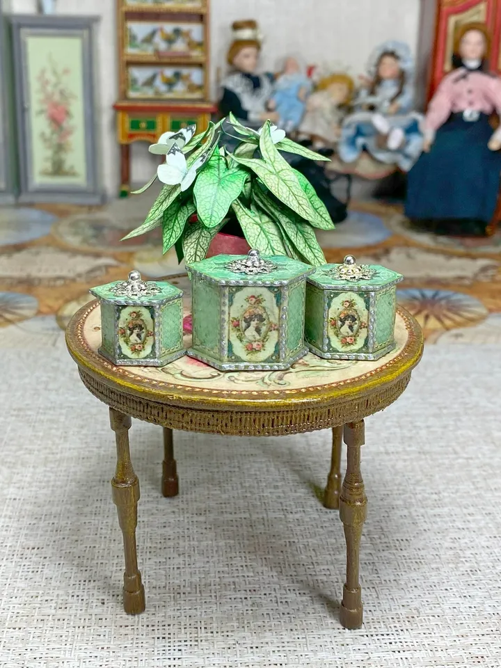 Set of vintage doll boxes. 1:12.
