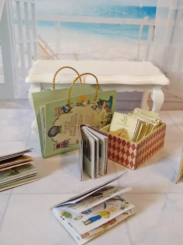 Books. A set of books. 6 items.1:12 scale.