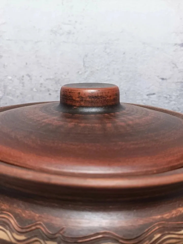 Ceramic casserole with a lid 135.25 fl.oz Handmade from red clay Carved pattern