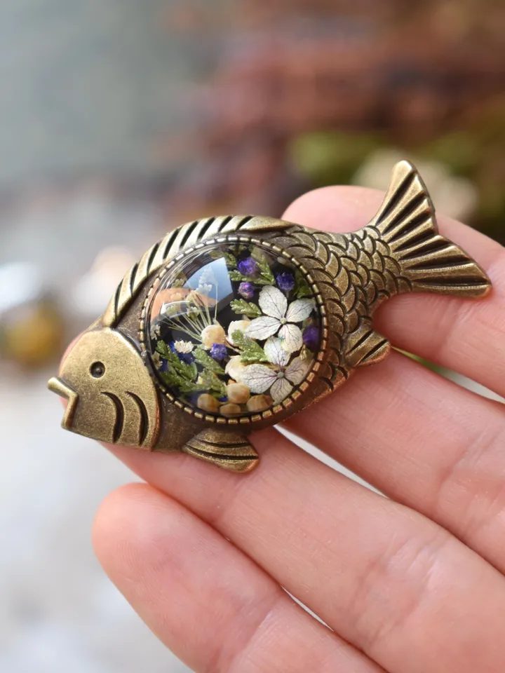 Brooch-fish with wildflowers in resin. Real Flower Brooch. Summer Brooch.