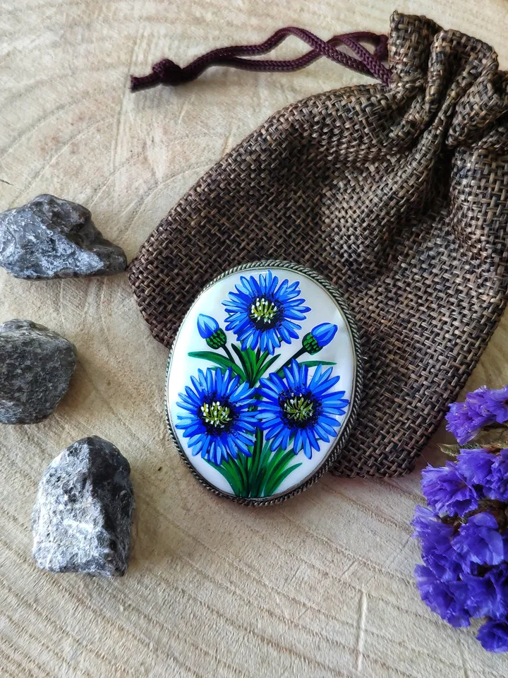 Brooches for women: Bright blue cornflowers on handmade lacquer brooch • pin for blue summer dress • hand painted blossom • trendy jewelry