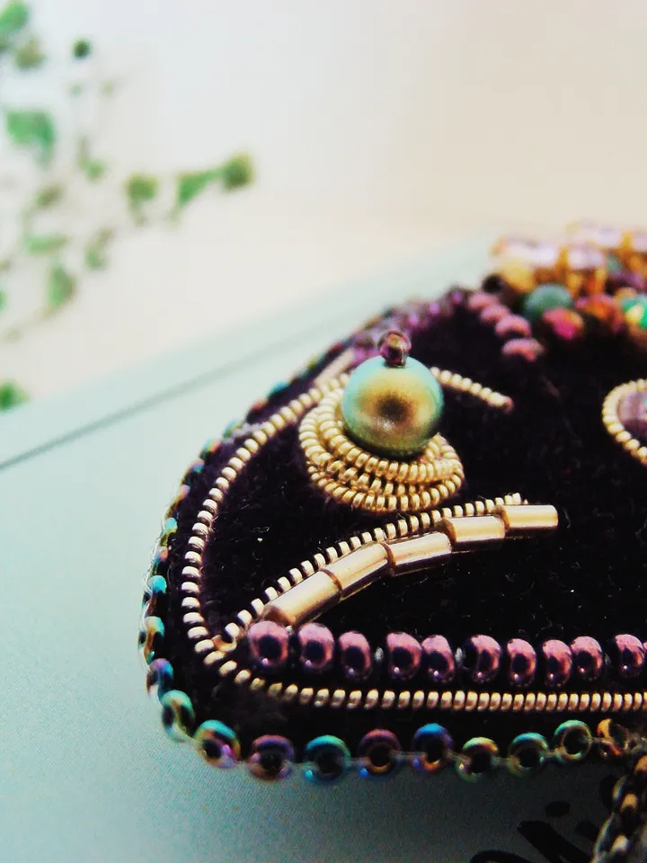 Brooch Chameleon, beaded brooch, embroidered brooch, handmade design, custom brooch, cute brooch