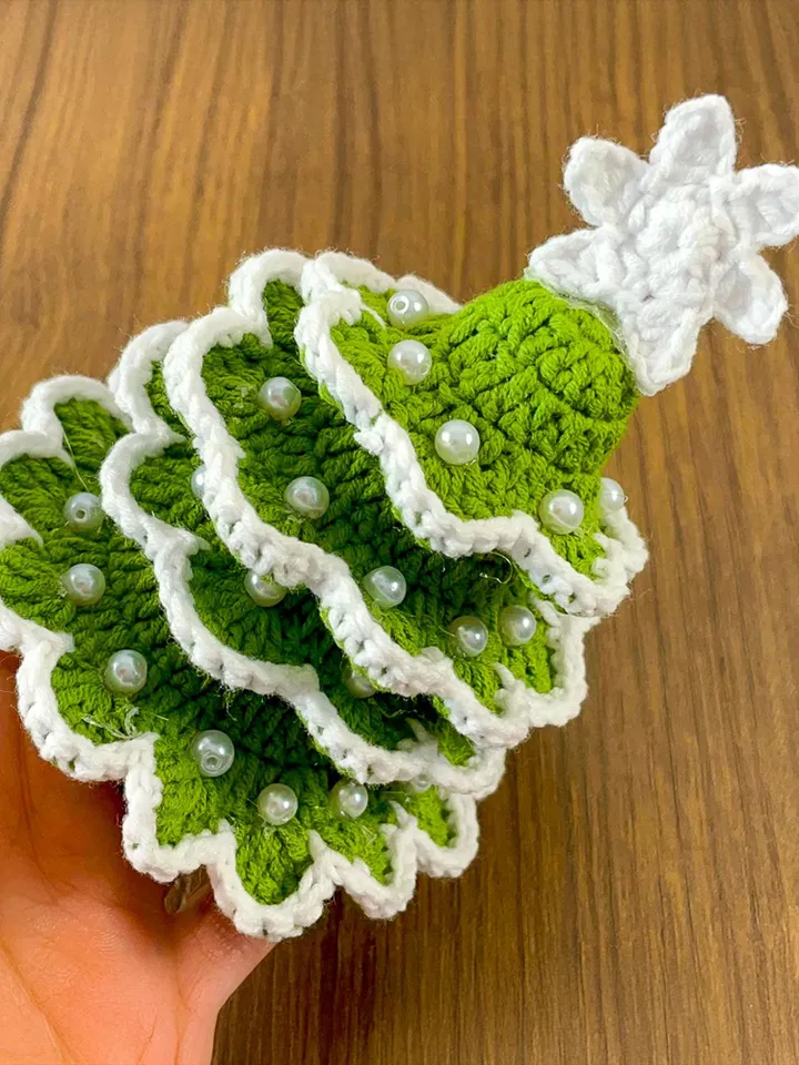 Crochet Christmas Tree Pattern, Beginner-Friendly Amigurumi Decor for DIY Holiday Decorations and Festive Gift Ideas