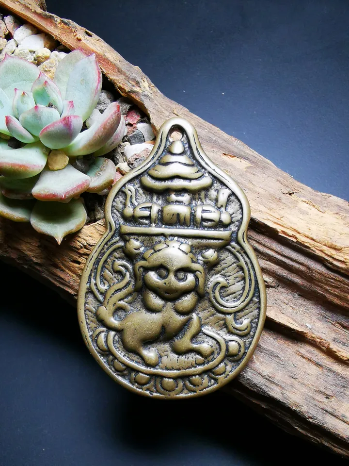 Gandhanra Antique Tibetan Buddhist Protective Pendant,Snow Lion Amulet Badge,50years old