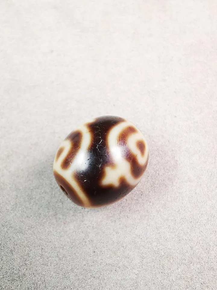 Gandhanra Tibetan Round Treasure Vase Dzi Bead(Darrow or Taklok Dzi),Tibetan Chung,Wealth Amulet,Small Size 20*17 mm