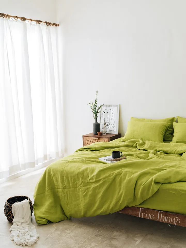 Chartreuse green linen duvet cover / 1 duvet cover / Softened linen / Comforter cover / Quilt cover / Coconut buttons / Ribbon ties