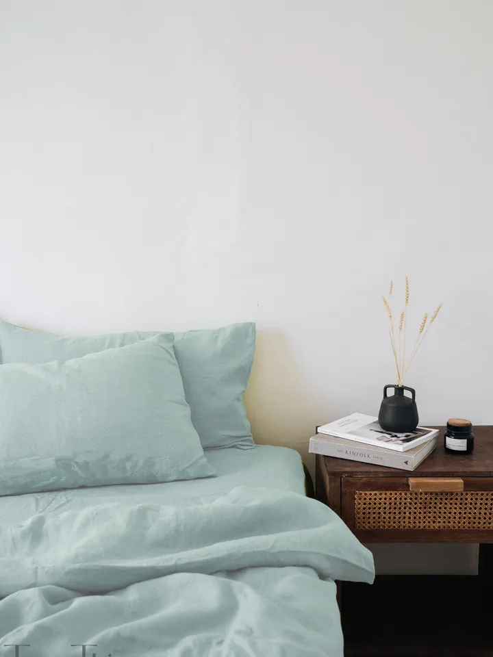 READY TO SHIP / Set of 2 sea glass linen pillowcases / Linen pillow cover / Queen, Standard, King / Envelope closure / Blue linen pillowcase