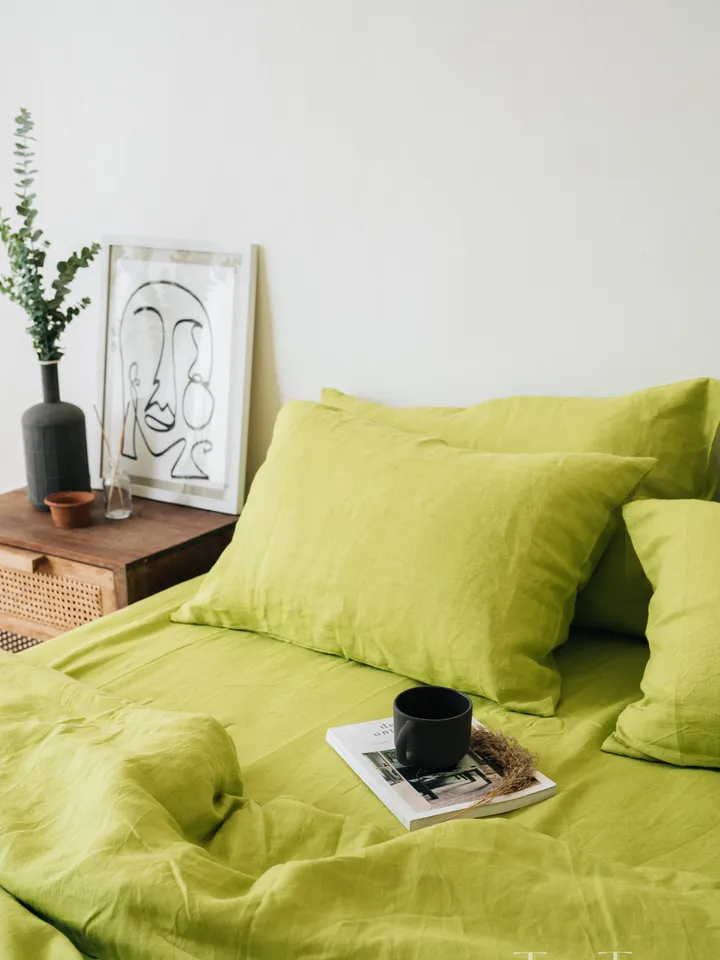 Chartreuse green linen duvet cover / 1 duvet cover / Softened linen / Comforter cover / Quilt cover / Coconut buttons / Ribbon ties