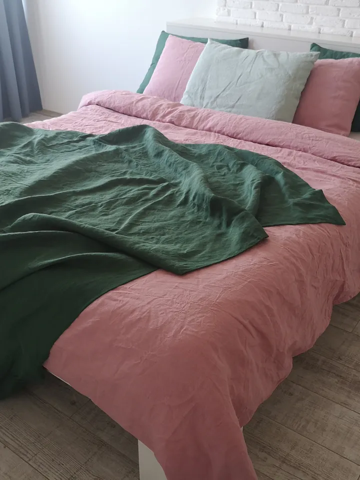 Forest green linen coverlet with or without filling / Softened linen / Medium weight / Emerald green custom size bed cover