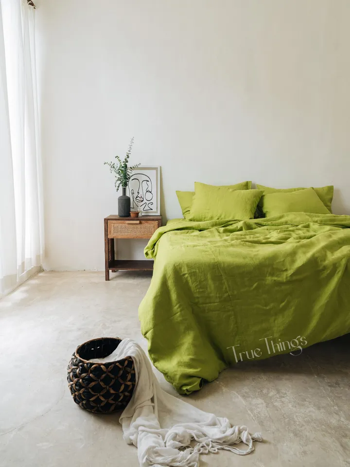 Chartreuse green linen duvet cover / 1 duvet cover / Softened linen / Comforter cover / Quilt cover / Coconut buttons / Ribbon ties