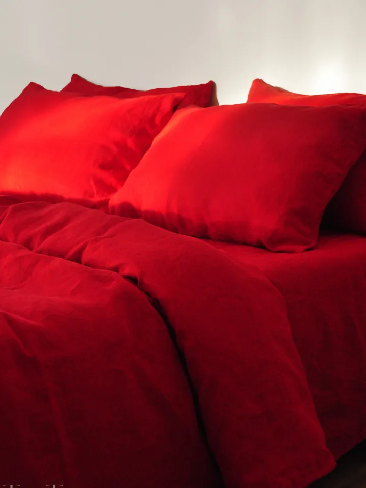 Scarlet red linen bedding set / 1 Duvet cover + 2 Pillowcases / Softened linen bedding / Comforter cover set / Coconut buttons / Ribbon ties