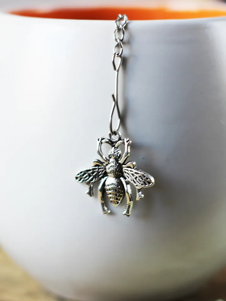 Honey bee tea infuser for loose leaf tea, Tea Maker with bee charm, Tea Steeper bee pendant, Herbal tea gift