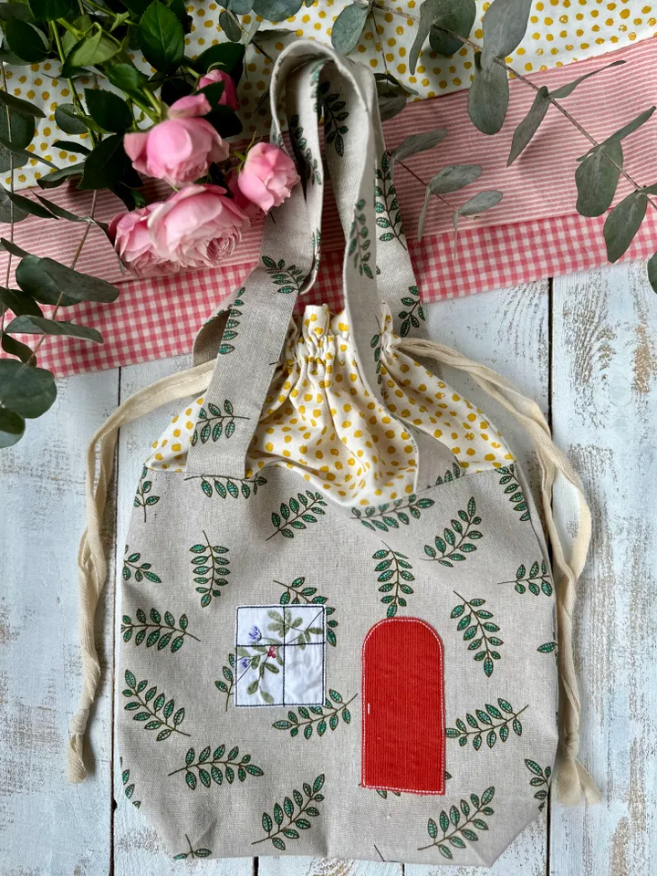 Cottage bag with decorative elements step-by-step sewing pattern.