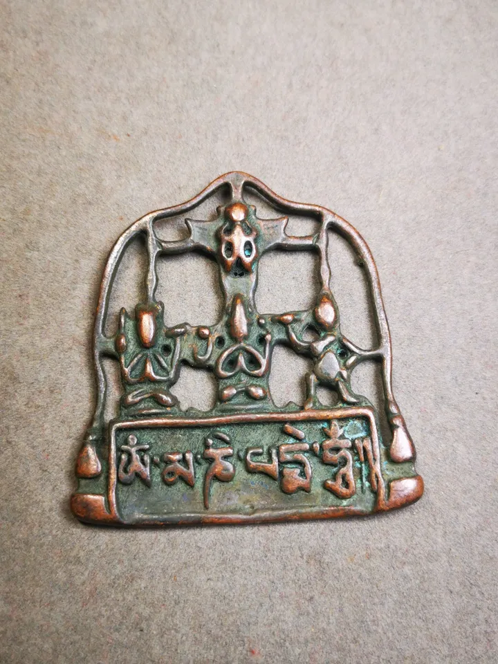 Gandhanra Tibetan Buddha Statue Badge,Three Great Bodhisattvas,Chenrezig,Manjushri,Vajrapani,40 Years Old