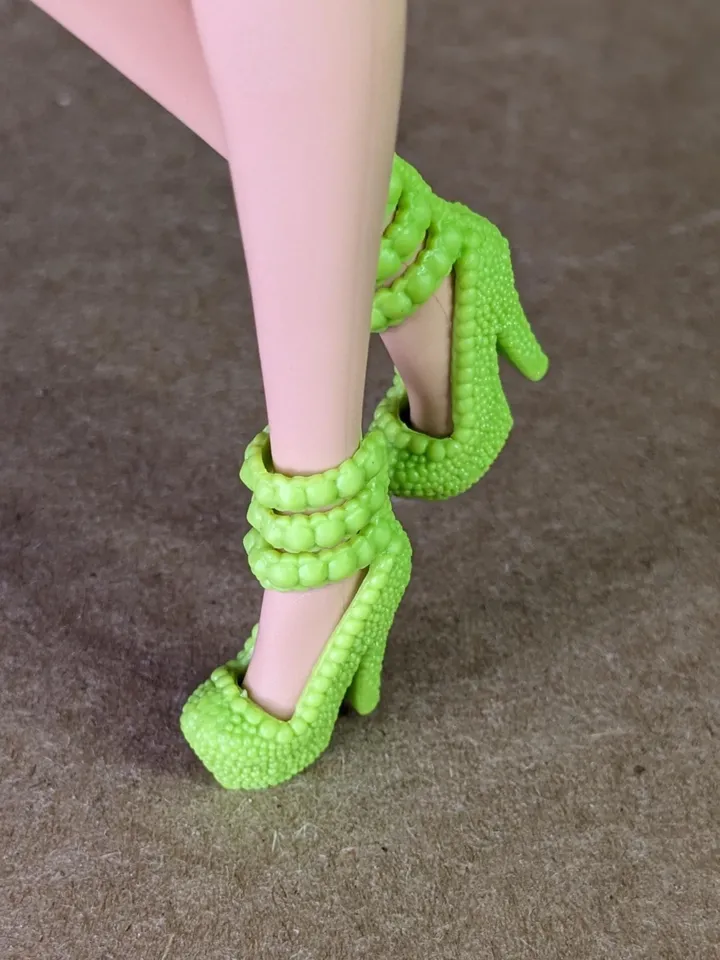 Neon green high-heeled shoes for 1/6 scale female dolls