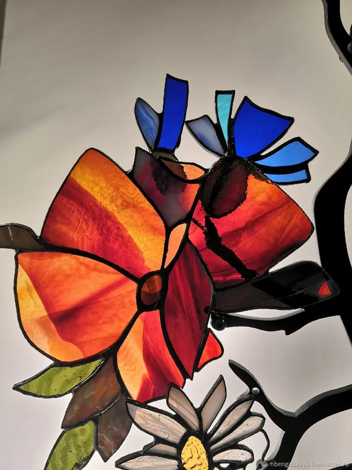 Wildflower Bouquet on Round Stand, Stained Glass Wildflowers, Meadow Flower Bouquet on Stand, Glass Flower Arrangement, Tiffany Glass Wildflower Decor, Wildflower Bouquet Sculpture, Floral Bouquet on Round Base