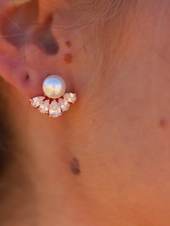 Freshwater pearl Swarovski Crystal Wedding Earrings Rose Gold Bridal Earrings Stud Wedding Earrings Vintage style Art Deco Dainty Earrings