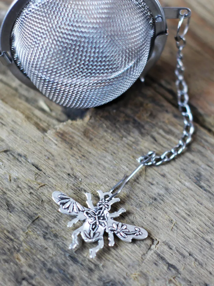 Honey bee tea ball infuser for herbal tea, Tea infuser charm bee, Tea Strainer bee pendant, loose leaf tea lover gift