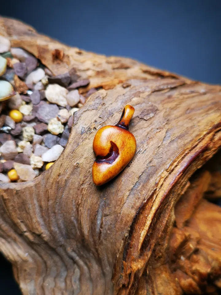 Gandhanra Tibetan Shankha Amulet,Yak Bone Carved Conch Bead Counter Clip Pendant for Mala, Prayer Bead Accessories