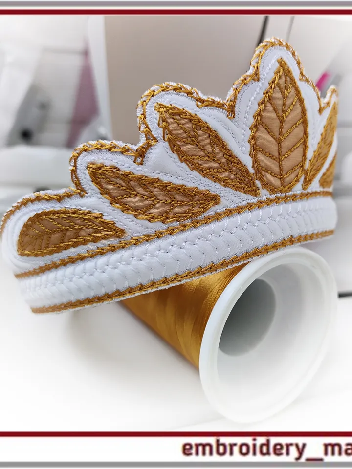 In the hoop embroidery design Kokoshnik or Tiara with quilting and leaf appliqué