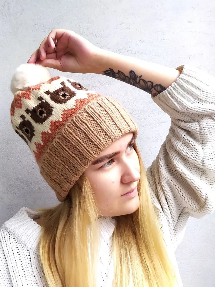Warm pompom hat