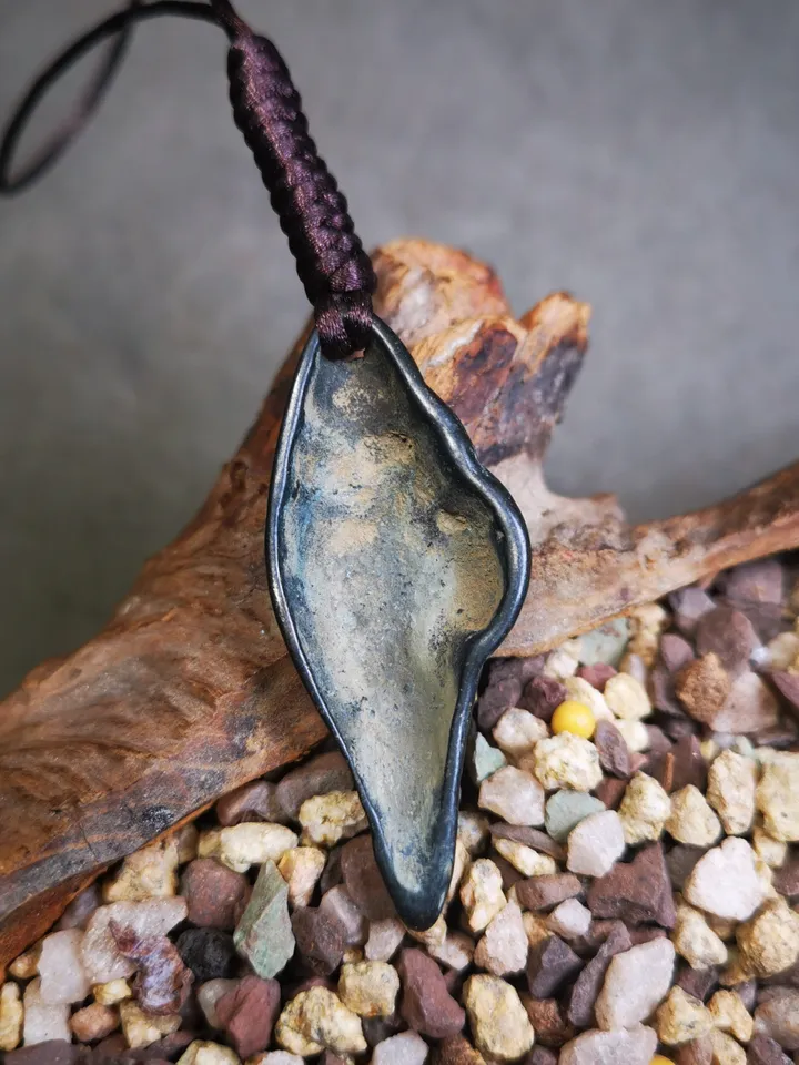 Gandhanra Antique Shankha(Divine Conch) Badge,Tibetan Buddhist Protective Amulet Pendant,Made of Thokcha,60 Years Old