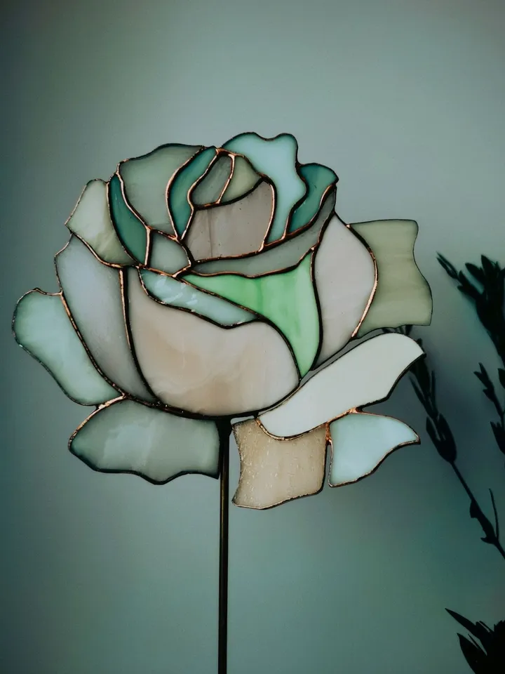 White Rose on Stand, Stained glass on stands, Tiffany Stained Glass, White Rose Stained Glass Sculpture, Stained Glass Rose on a Stand, White Rose Glass Flower, Handmade Glass Rose Art, White Rose on Brass and Stone Base, Elegant Rose in Art Glass