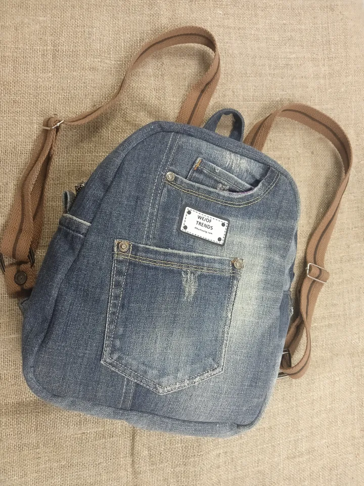 Denim backpack with 100 percent cotton lining, handmade, recycled jeans, 5 pockets on the outside, 2 deep pockets on the inside, strong webbing straps, decorated with a label and genuine leather on the zipper puller. size: height 30 cm. *25*12cm