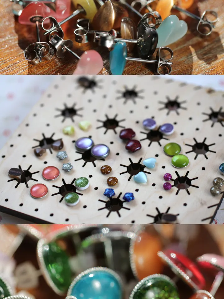 Stud earrings holder
