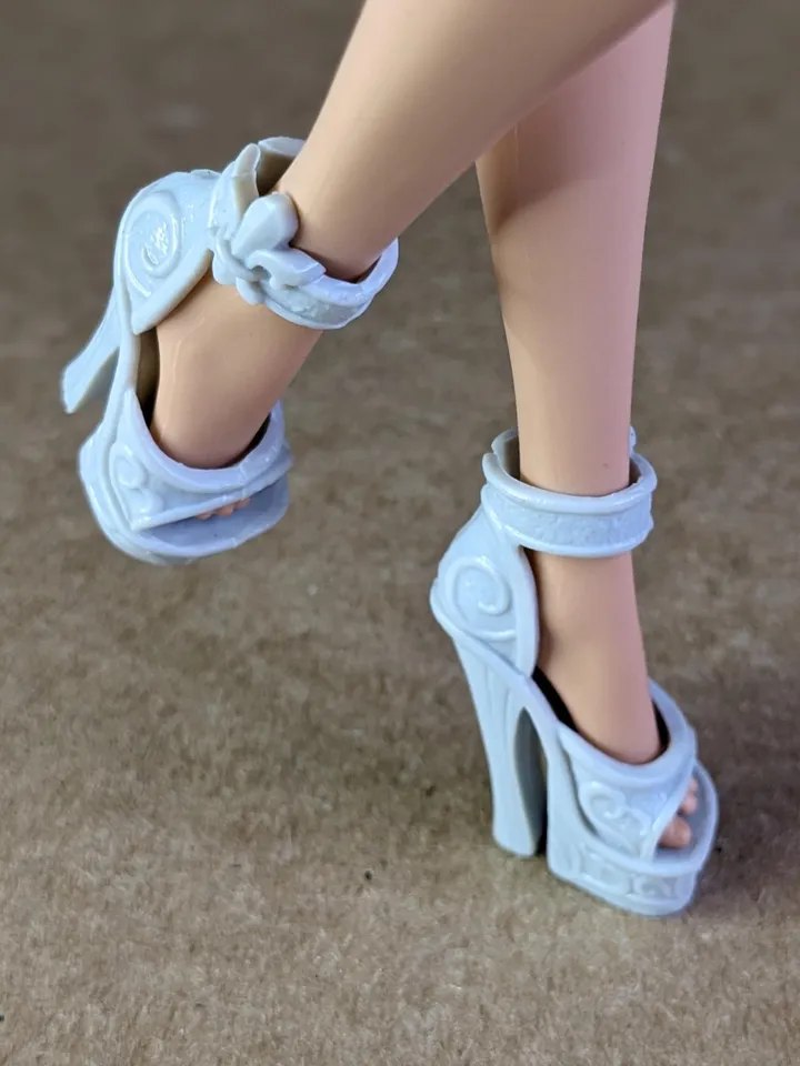 Light gray sandals with high heels for 10.5 inch female dolls (MH, EAH)