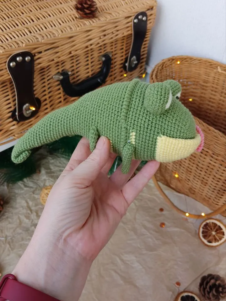 Stuffed green lizard plush toy for friend gift. Cute soft reptile for baby shower gift