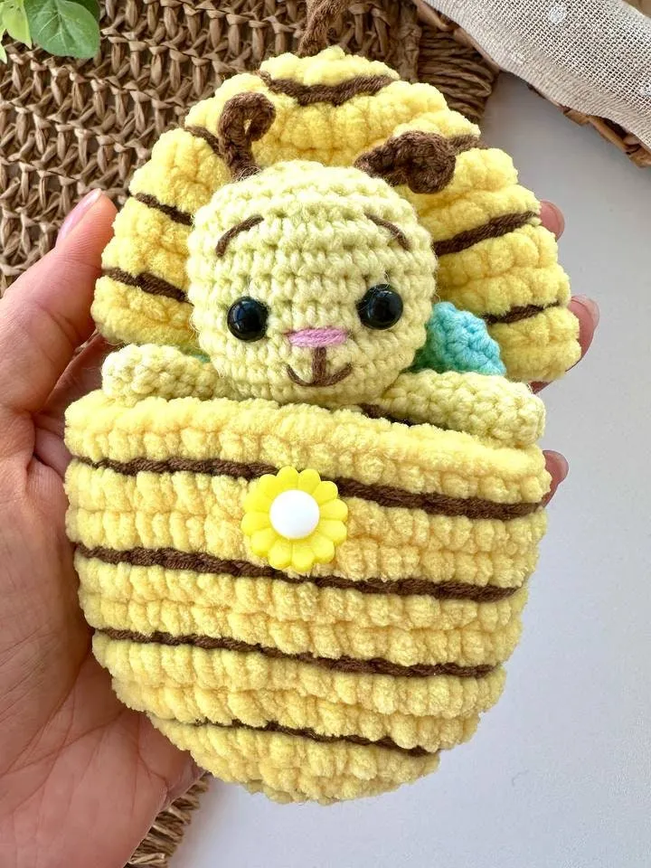 Crochet pattern bee in beehive - Amigurumi bumble bee easter- English Pdf - Easter gift - Insect pattern