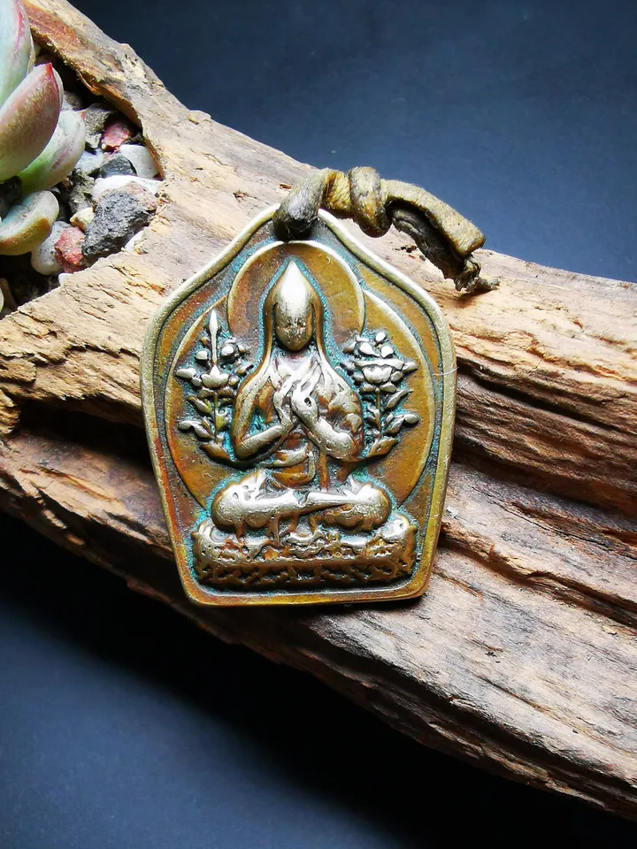 Gandhanra Antique Tibetan Buddhist Protective Pendant,Je Tsongkhapa Amulet,Losang Drakpa,Je Rinpoche,Made of Brass