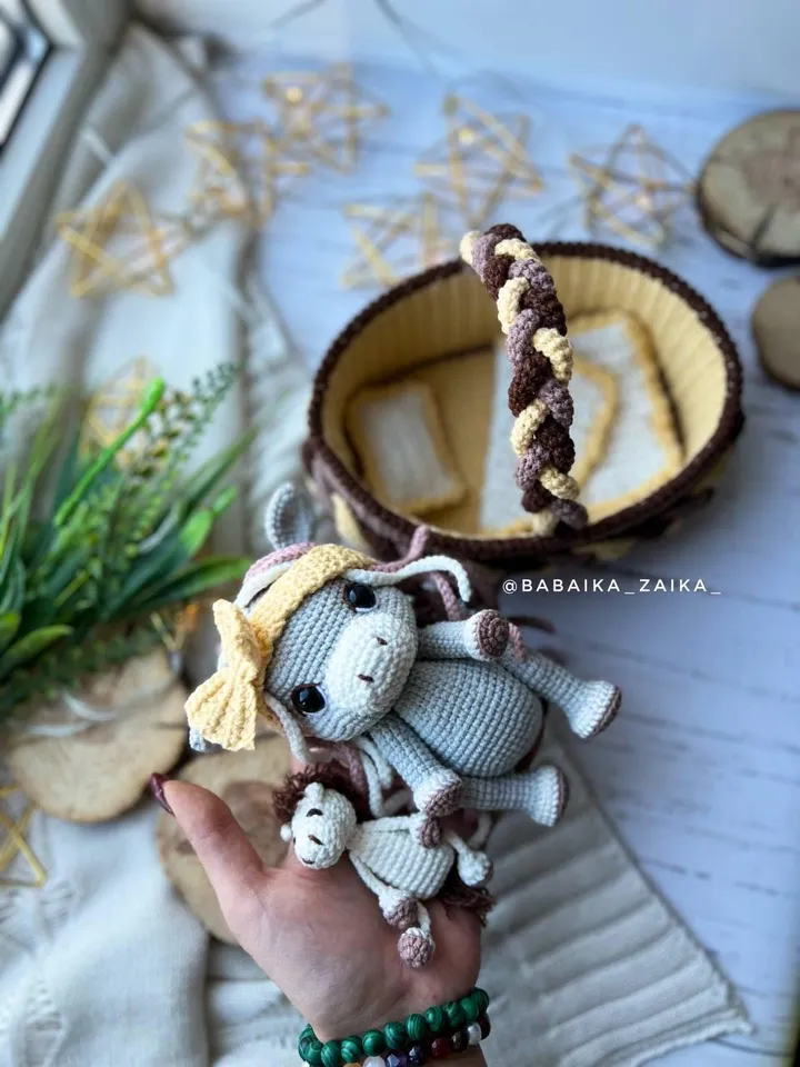 PDF Crochet Pattern Baby Horse in a Basket, Amigurumi horse pattern, Crochet horse, Cute horse, Animal pattern, Small Baby Toy Pattern