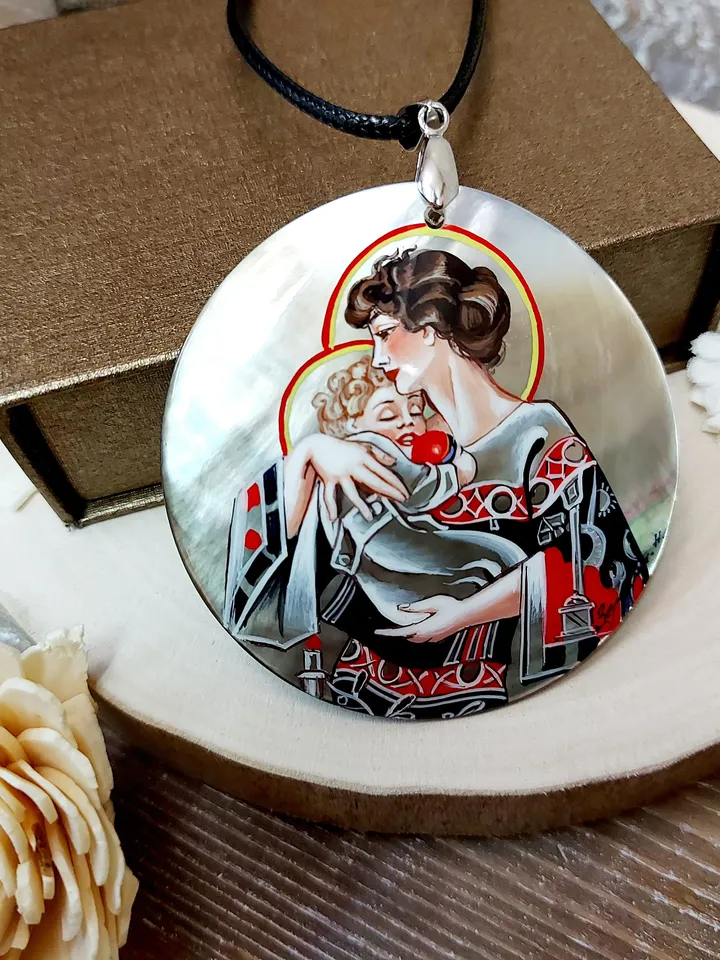 Beautiful Russian Pendant painted "Mother and child" miniature painting Russian necklace Fine art jewelry Gift for her Fedoskino Exclusive