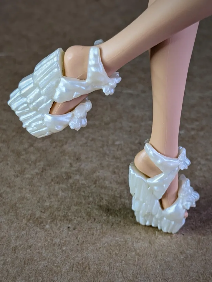 White sandals with wedge heels for 10.5 inch female dolls (MH, EAH)
