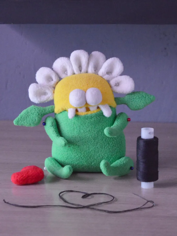 PDF Plush Toy Pattern – Fleece Flower Softie “Daisy”
