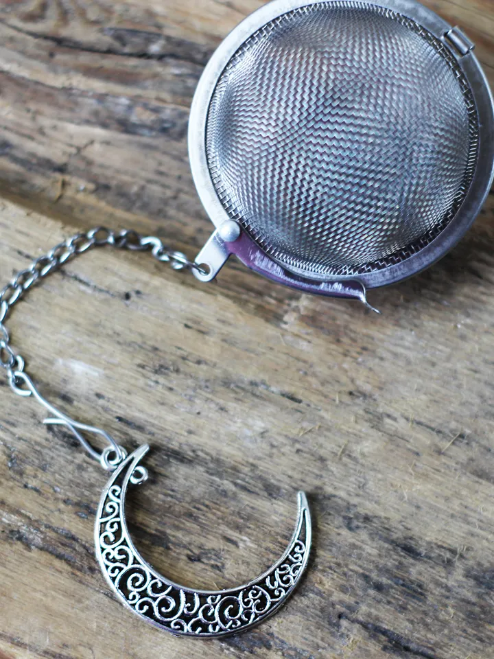 Moon phase tea infuser for loose leaf tea, Tea Maker with crescent moon charm, Tea Steeper half moon pendant Herbal tea