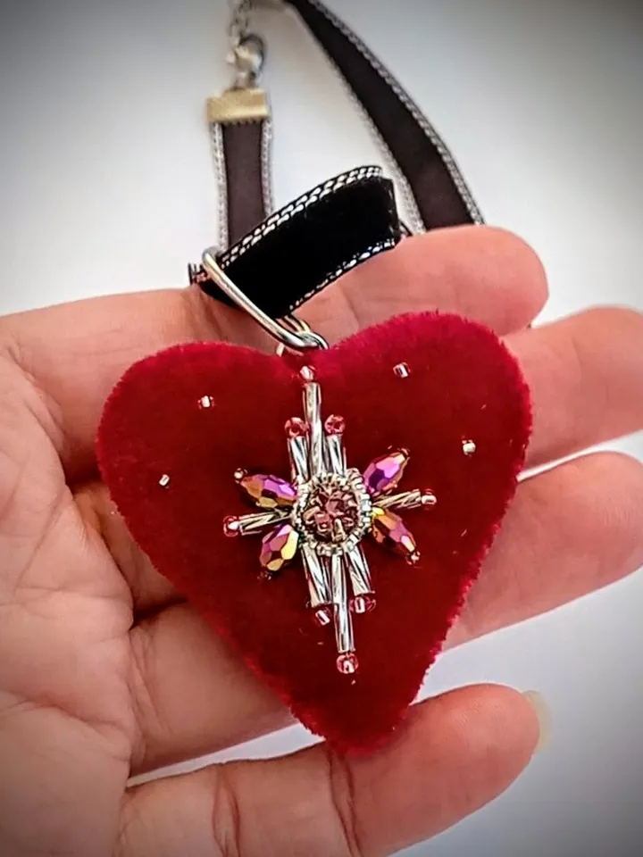 Handmade beaded magenta heart shaped necklace choker-valentines day gift for her-heart jewelry, heart gift