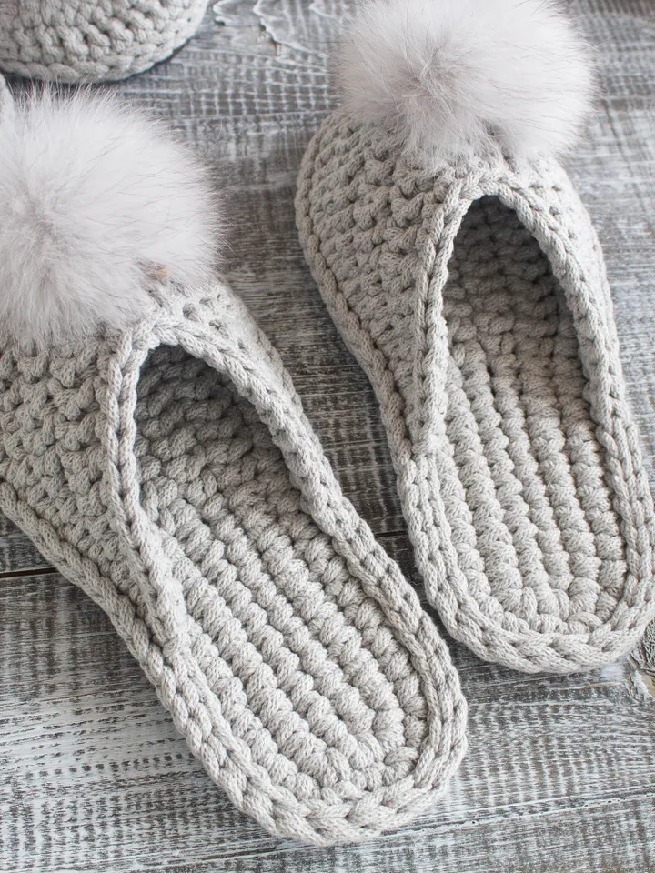 Bride slippers - Bridesmaid slippers - Bridesmaid gift