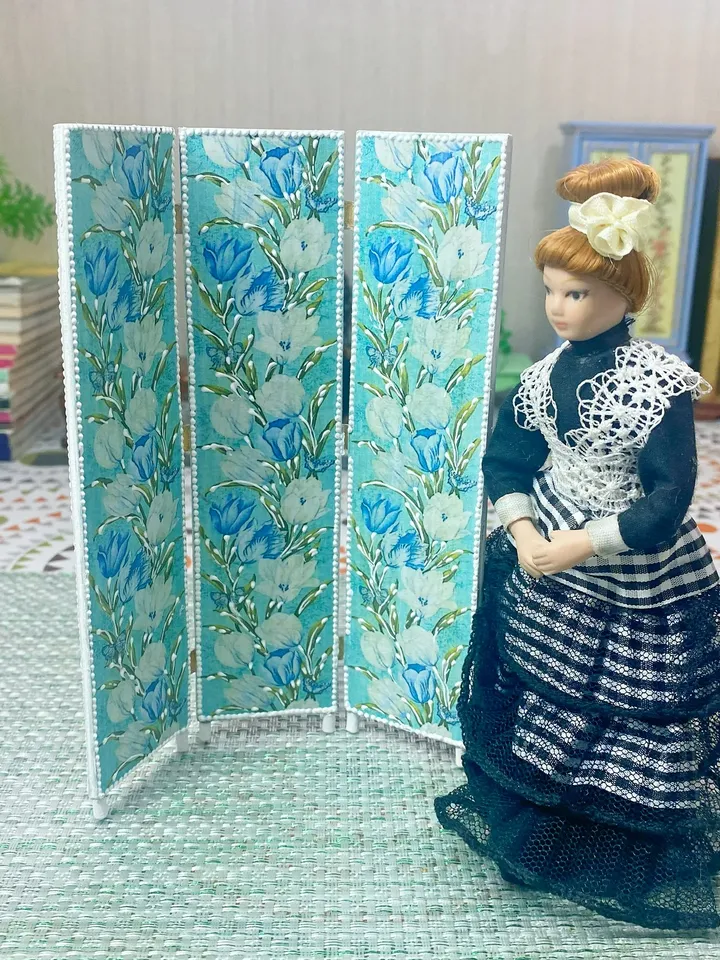 Dollhouse screen in 1:12 scale. Puppet miniature. Dollhouse accessories.
