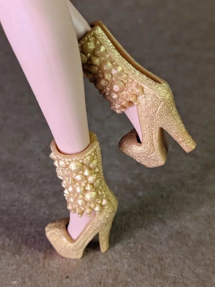 Gold high-heeled shoes for 1/6 scale female dolls