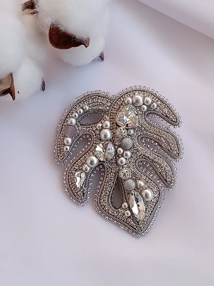 Handmade beaded silver crystal monstera leaf brooch, monstera leaf jewelry, plant monstera gift, winter brooch