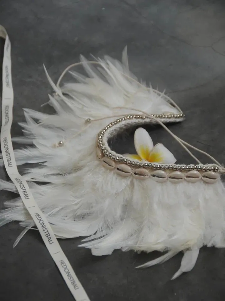 Bohemian feather and shell macrame chocker | Handmade boho necklace | Coachella jewelery | Cowrie shell chocker | Bohoshic boho hippie style